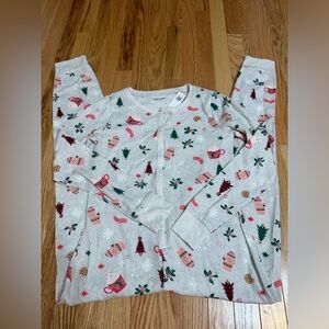 Brand new old navy Christmas pjs